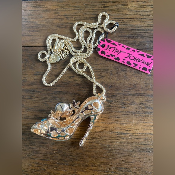 NWT “Betsey Johnson Blue Shoe Necklace” - Picture 8 of 8